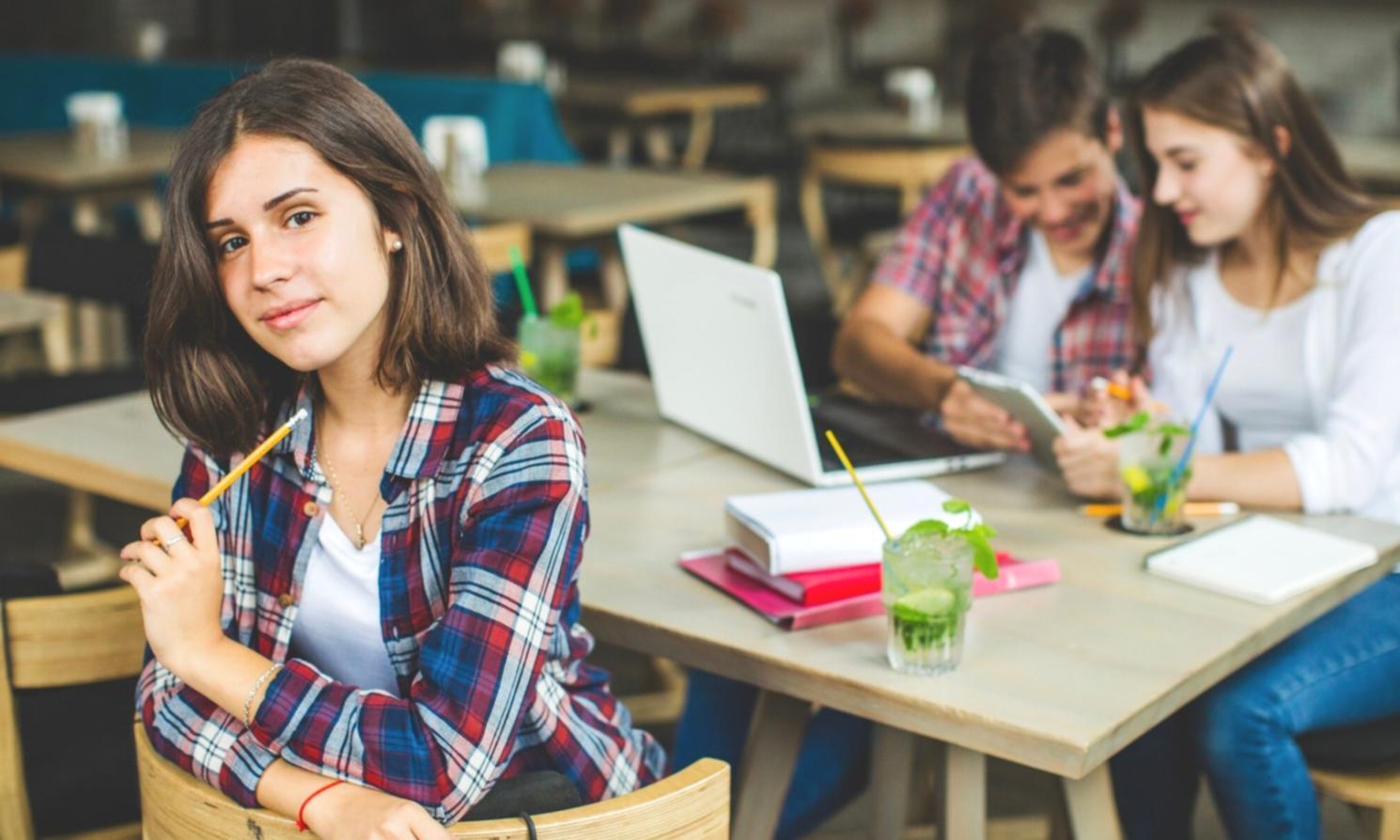 Espace de travail collaboratif lors d'une session de formation pratique